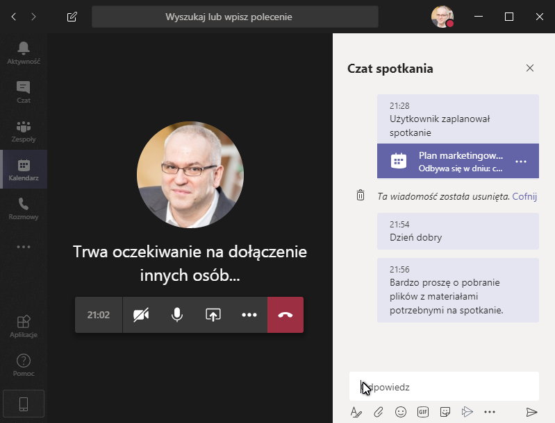 Prowadzenie konwersji Zespołu przy pomocy chat’u spotkania.