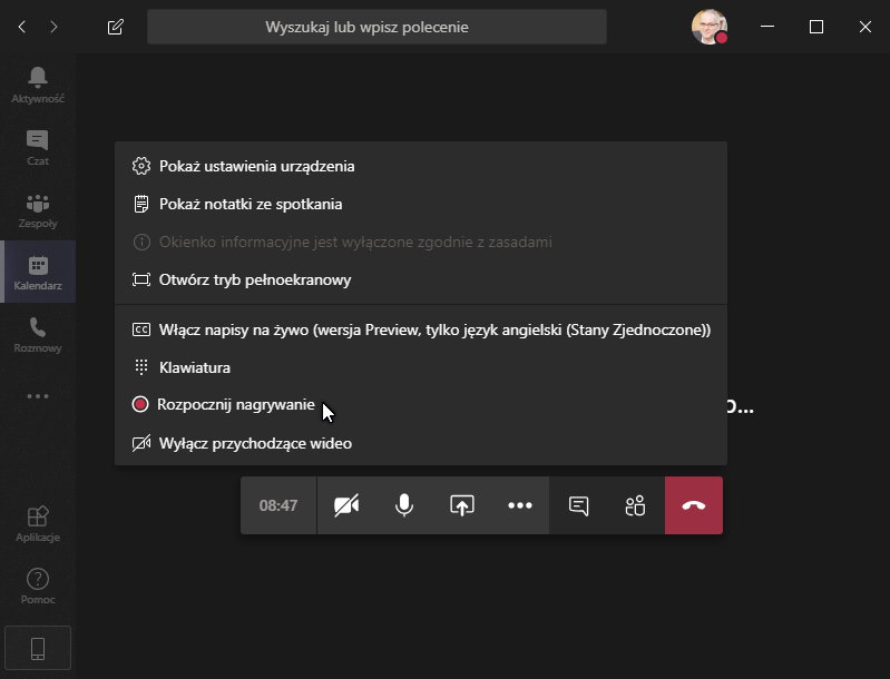 Menu „Więcej działań” (…) i opcja nagrywania spotkania w Microsoft Office365 Teams